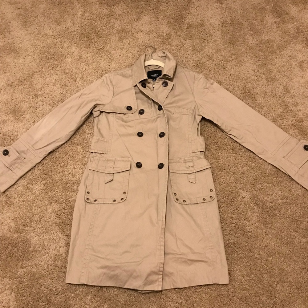 🕵🏻‍♀️TARGET TRENCHCOAT🕵🏻‍♀️